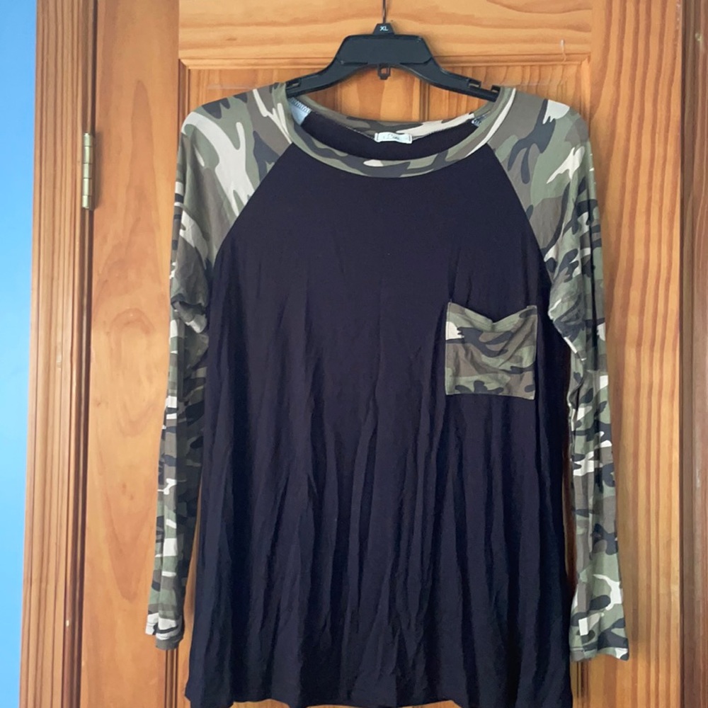 Large camo and black super soft long sleeve